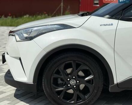 Белый Тойота C-HR, объемом двигателя 1.8 л и пробегом 97 тыс. км за 23300 $, фото 18 на Automoto.ua