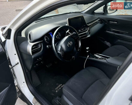 Білий Тойота C-HR, об'ємом двигуна 0 л та пробігом 133 тис. км за 22300 $, фото 18 на Automoto.ua