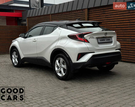 Білий Тойота C-HR, об'ємом двигуна 1.99 л та пробігом 64 тис. км за 25000 $, фото 4 на Automoto.ua