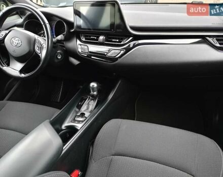 Белый Тойота C-HR, объемом двигателя 1.2 л и пробегом 93 тыс. км за 18698 $, фото 19 на Automoto.ua
