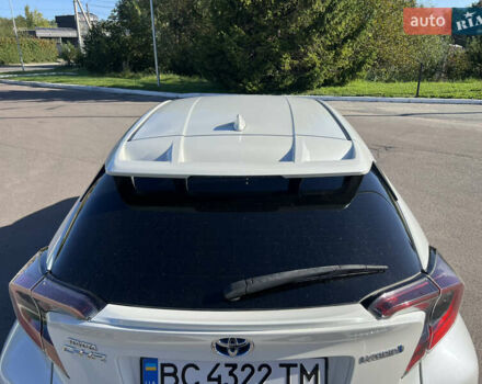 Белый Тойота C-HR, объемом двигателя 1.8 л и пробегом 139 тыс. км за 20900 $, фото 10 на Automoto.ua