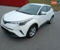 Белый Тойота C-HR, объемом двигателя 1.2 л и пробегом 93 тыс. км за 18700 $, фото 2 на Automoto.ua