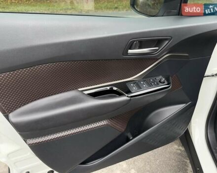 Белый Тойота C-HR, объемом двигателя 1.2 л и пробегом 88 тыс. км за 21500 $, фото 21 на Automoto.ua