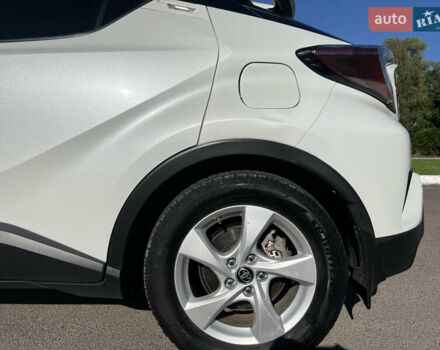Белый Тойота C-HR, объемом двигателя 1.8 л и пробегом 139 тыс. км за 20900 $, фото 27 на Automoto.ua
