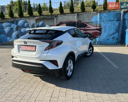 Белый Тойота C-HR, объемом двигателя 1.8 л и пробегом 144 тыс. км за 21900 $, фото 12 на Automoto.ua