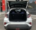 Белый Тойота C-HR, объемом двигателя 1.8 л и пробегом 108 тыс. км за 23164 $, фото 12 на Automoto.ua