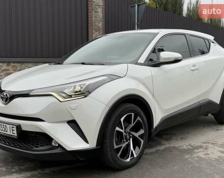Белый Тойота C-HR, объемом двигателя 1.2 л и пробегом 88 тыс. км за 21500 $, фото 1 на Automoto.ua