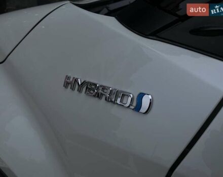 Белый Тойота C-HR, объемом двигателя 1.8 л и пробегом 108 тыс. км за 23164 $, фото 14 на Automoto.ua