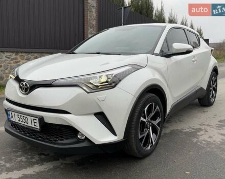 Белый Тойота C-HR, объемом двигателя 1.2 л и пробегом 88 тыс. км за 21500 $, фото 2 на Automoto.ua