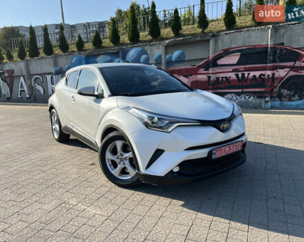Белый Тойота C-HR, объемом двигателя 1.8 л и пробегом 144 тыс. км за 21900 $, фото 17 на Automoto.ua