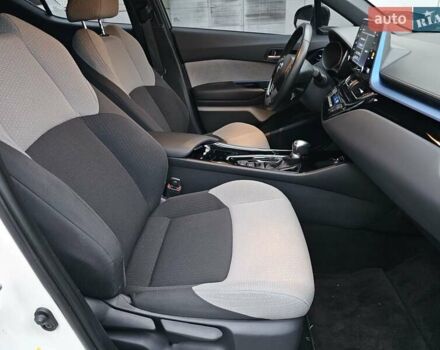 Білий Тойота C-HR, об'ємом двигуна 1.99 л та пробігом 59 тис. км за 19500 $, фото 14 на Automoto.ua