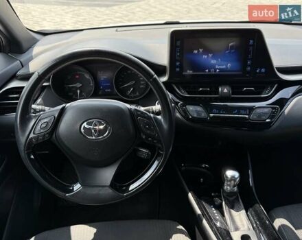 Белый Тойота C-HR, объемом двигателя 1.8 л и пробегом 97 тыс. км за 23300 $, фото 28 на Automoto.ua