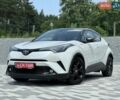 Белый Тойота C-HR, объемом двигателя 1.8 л и пробегом 97 тыс. км за 23300 $, фото 2 на Automoto.ua
