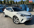 Белый Тойота C-HR, объемом двигателя 1.8 л и пробегом 144 тыс. км за 21900 $, фото 3 на Automoto.ua