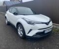 Белый Тойота C-HR, объемом двигателя 1.2 л и пробегом 32 тыс. км за 0 $, фото 1 на Automoto.ua