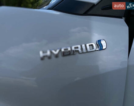 Белый Тойота C-HR, объемом двигателя 1.8 л и пробегом 131 тыс. км за 22300 $, фото 13 на Automoto.ua