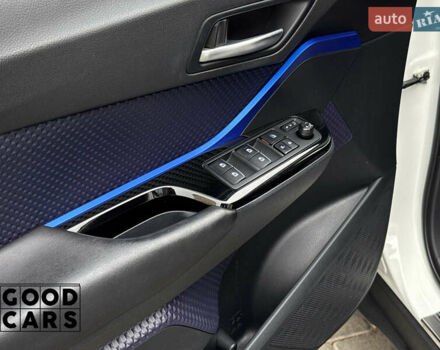 Білий Тойота C-HR, об'ємом двигуна 1.99 л та пробігом 64 тис. км за 25000 $, фото 18 на Automoto.ua