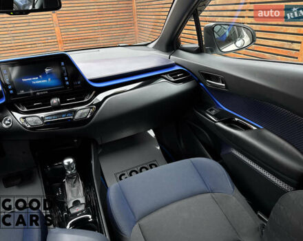 Білий Тойота C-HR, об'ємом двигуна 1.99 л та пробігом 64 тис. км за 25000 $, фото 35 на Automoto.ua