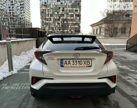 Белый Тойота C-HR, объемом двигателя 1.2 л и пробегом 25 тыс. км за 23000 $, фото 5 на Automoto.ua