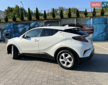 Белый Тойота C-HR, объемом двигателя 1.8 л и пробегом 144 тыс. км за 21900 $, фото 7 на Automoto.ua