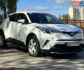 Белый Тойота C-HR, объемом двигателя 1.2 л и пробегом 57 тыс. км за 18750 $, фото 5 на Automoto.ua