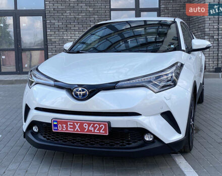 Белый Тойота C-HR, объемом двигателя 1.8 л и пробегом 131 тыс. км за 22300 $, фото 1 на Automoto.ua
