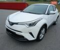 Белый Тойота C-HR, объемом двигателя 1.2 л и пробегом 93 тыс. км за 18700 $, фото 1 на Automoto.ua