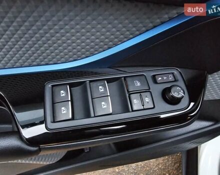 Білий Тойота C-HR, об'ємом двигуна 1.99 л та пробігом 59 тис. км за 19500 $, фото 21 на Automoto.ua