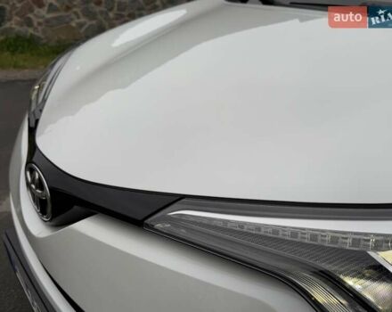 Белый Тойота C-HR, объемом двигателя 1.2 л и пробегом 88 тыс. км за 21500 $, фото 18 на Automoto.ua