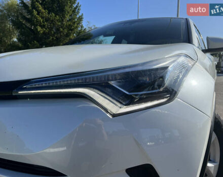 Белый Тойота C-HR, объемом двигателя 1.8 л и пробегом 139 тыс. км за 20900 $, фото 21 на Automoto.ua