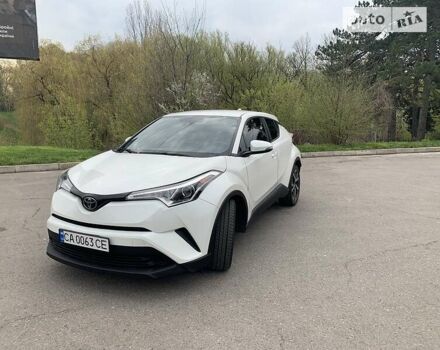 Белый Тойота C-HR, объемом двигателя 2 л и пробегом 108 тыс. км за 21500 $, фото 2 на Automoto.ua