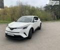 Белый Тойота C-HR, объемом двигателя 2 л и пробегом 108 тыс. км за 21500 $, фото 2 на Automoto.ua