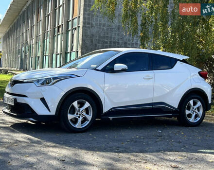 Белый Тойота C-HR, объемом двигателя 1.2 л и пробегом 57 тыс. км за 18750 $, фото 9 на Automoto.ua