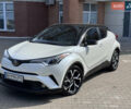 Белый Тойота C-HR, объемом двигателя 1.99 л и пробегом 54 тыс. км за 19999 $, фото 1 на Automoto.ua