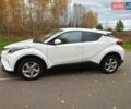 Белый Тойота C-HR, объемом двигателя 1.2 л и пробегом 93 тыс. км за 18698 $, фото 1 на Automoto.ua