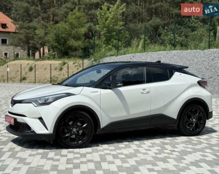 Белый Тойота C-HR, объемом двигателя 1.8 л и пробегом 97 тыс. км за 23300 $, фото 3 на Automoto.ua