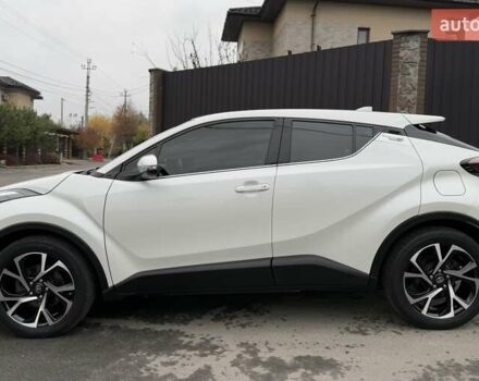 Белый Тойота C-HR, объемом двигателя 1.2 л и пробегом 88 тыс. км за 21500 $, фото 3 на Automoto.ua