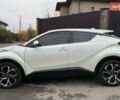 Белый Тойота C-HR, объемом двигателя 1.2 л и пробегом 88 тыс. км за 21500 $, фото 3 на Automoto.ua