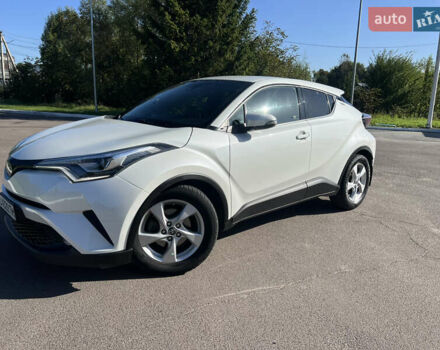Белый Тойота C-HR, объемом двигателя 1.8 л и пробегом 139 тыс. км за 20900 $, фото 20 на Automoto.ua