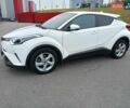 Белый Тойота C-HR, объемом двигателя 1.2 л и пробегом 93 тыс. км за 18700 $, фото 1 на Automoto.ua