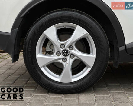 Білий Тойота C-HR, об'ємом двигуна 1.99 л та пробігом 64 тис. км за 25000 $, фото 14 на Automoto.ua