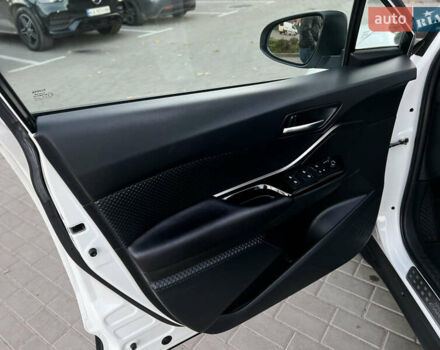 Білий Тойота C-HR, об'ємом двигуна 0 л та пробігом 133 тис. км за 22300 $, фото 17 на Automoto.ua