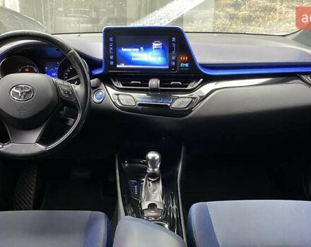 Белый Тойота C-HR, объемом двигателя 1.8 л и пробегом 108 тыс. км за 23164 $, фото 10 на Automoto.ua