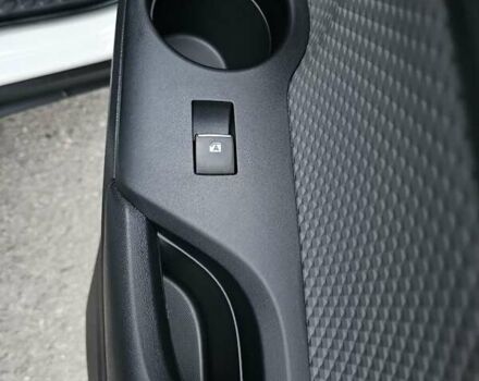 Білий Тойота C-HR, об'ємом двигуна 1.99 л та пробігом 59 тис. км за 19500 $, фото 17 на Automoto.ua