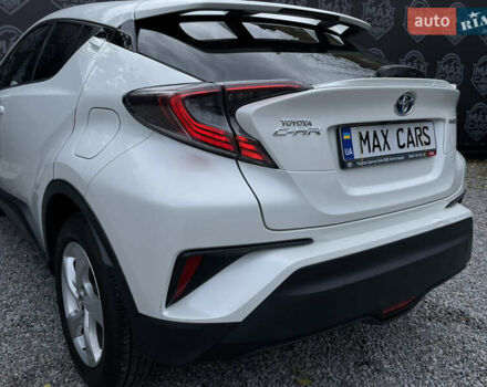 Тойота C-HR 2018 у Києві на Automoto.ua Білий Тойота C-HR, об'ємом двигуна 1.8 л та пробігом 74 тис. км за 22900 $, фото 7 на Automoto.ua