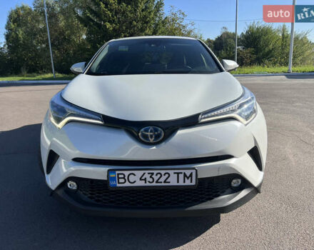 Белый Тойота C-HR, объемом двигателя 1.8 л и пробегом 139 тыс. км за 20900 $, фото 3 на Automoto.ua