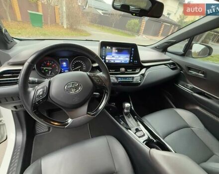Белый Тойота C-HR, объемом двигателя 1.2 л и пробегом 88 тыс. км за 21500 $, фото 25 на Automoto.ua