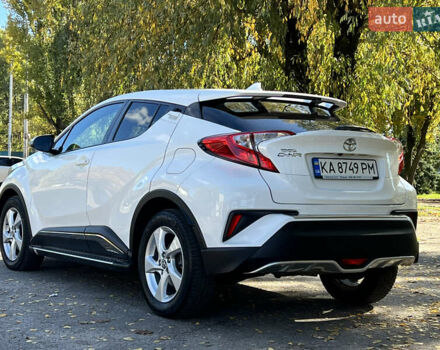 Белый Тойота C-HR, объемом двигателя 1.2 л и пробегом 57 тыс. км за 18750 $, фото 14 на Automoto.ua