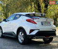 Белый Тойота C-HR, объемом двигателя 1.2 л и пробегом 57 тыс. км за 18750 $, фото 14 на Automoto.ua