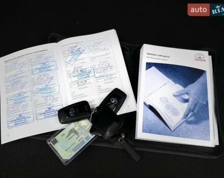 Белый Тойота C-HR, объемом двигателя 1.8 л и пробегом 108 тыс. км за 23164 $, фото 13 на Automoto.ua